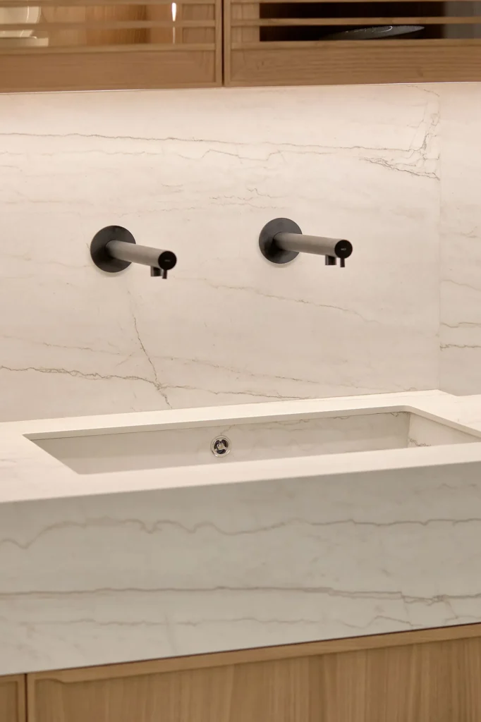 showroom de cocinas para profesionales en Murcia - detalle grifo baño 2